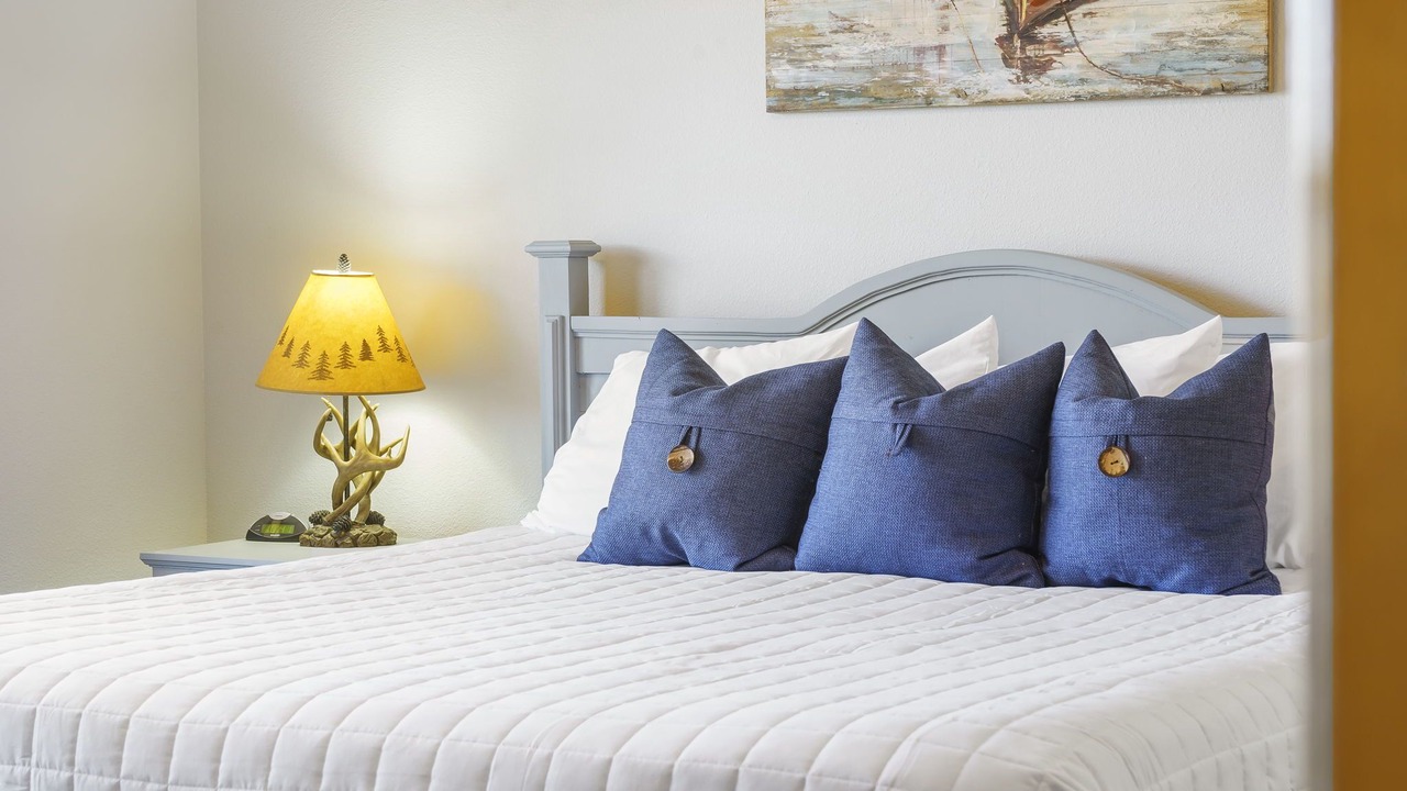 Photo of Bedroom in Reeds Spring