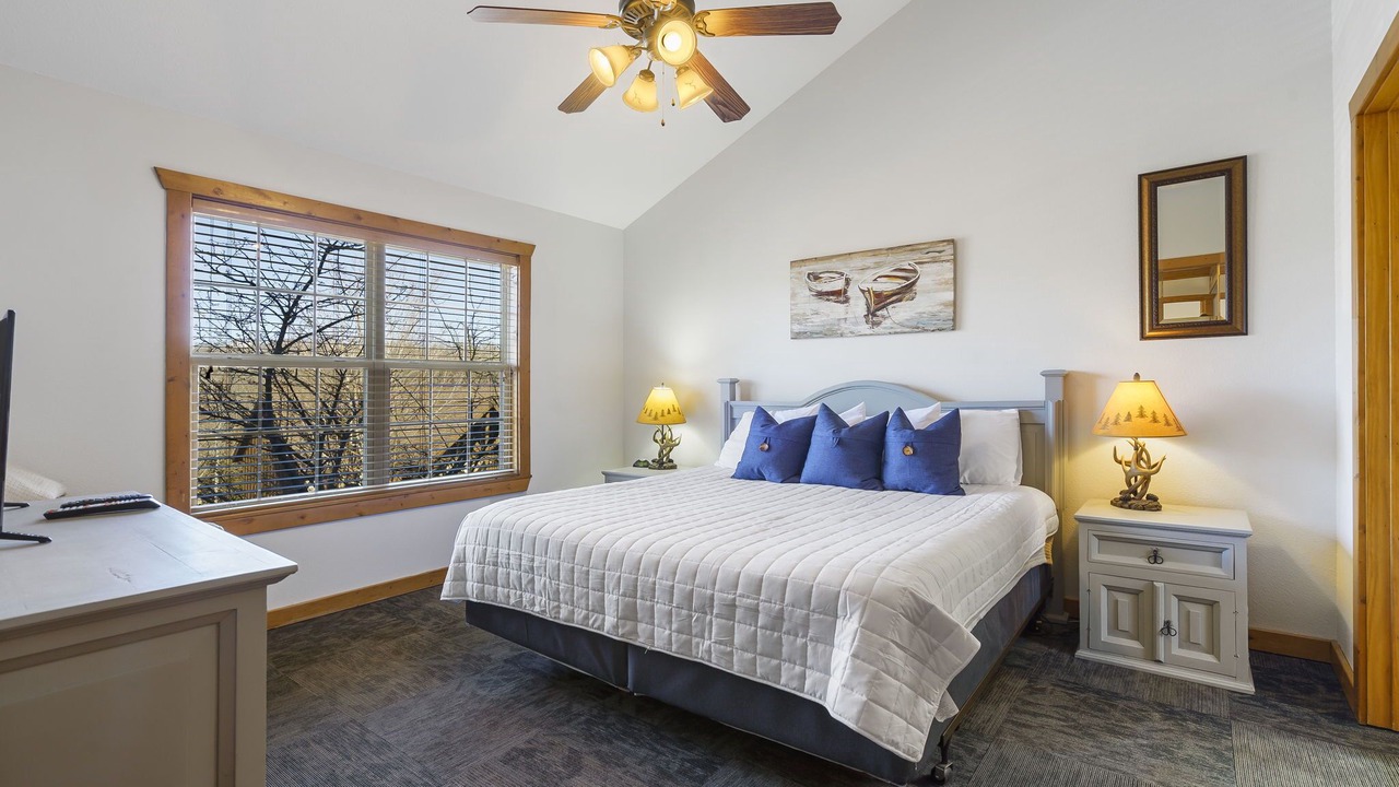 Photo of Bedroom in Reeds Spring