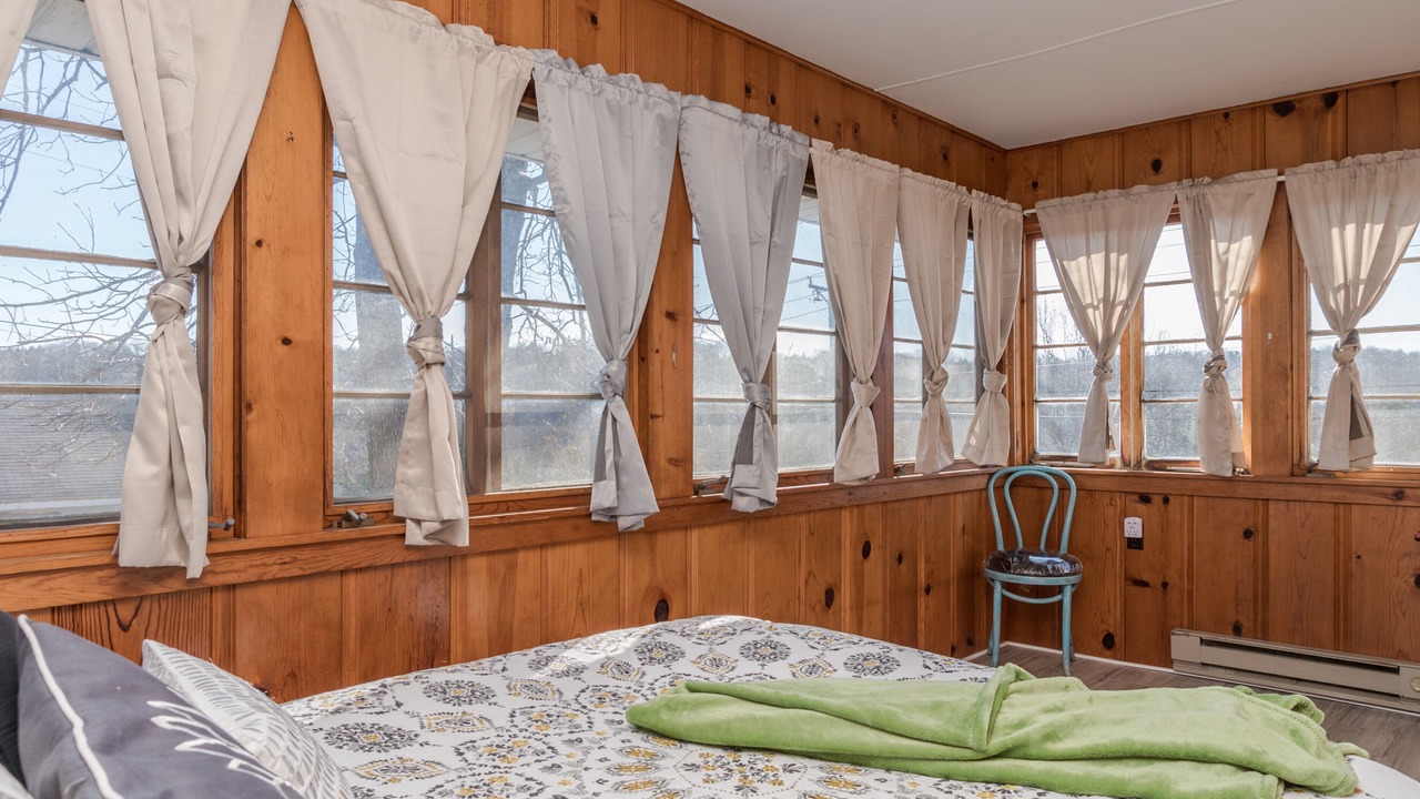 Photo of Bedroom in Rockaway Beach