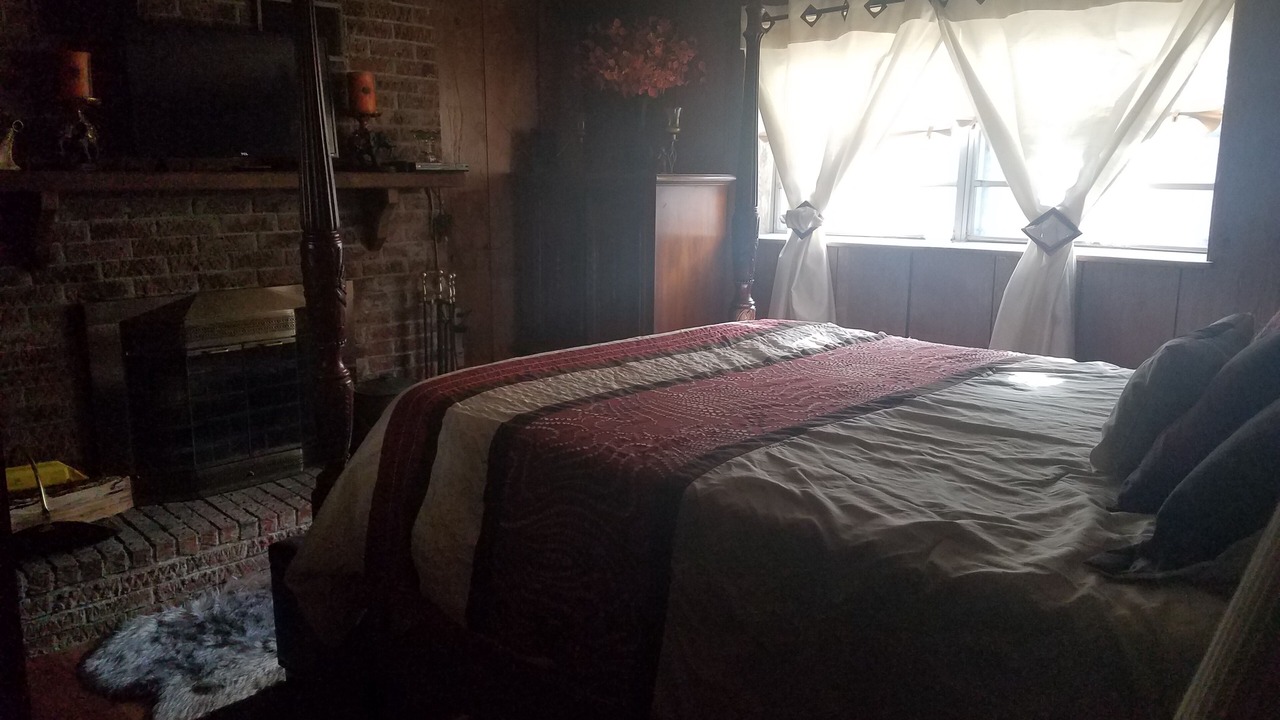Photo of Bedroom in Ashley Oaks