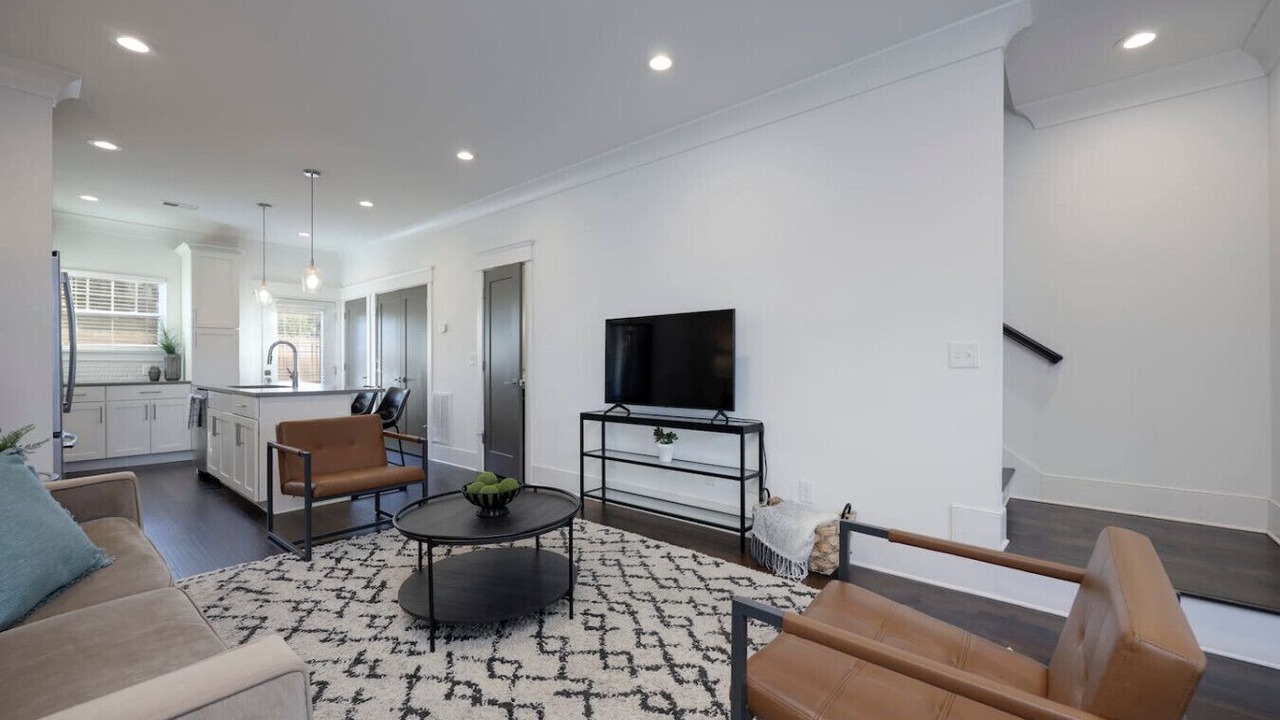 Photo of Livingroom in Charlotte Park