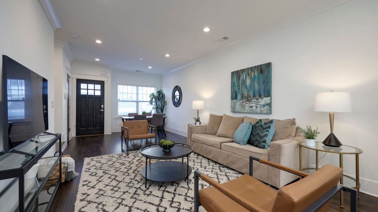 Photo of Livingroom in Charlotte Park