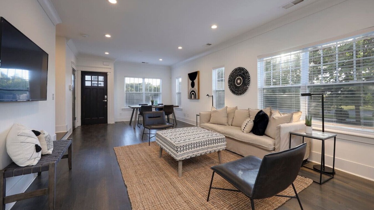 Photo of Livingroom in Charlotte Park