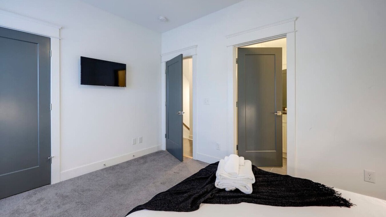 Photo of Bedroom in Charlotte Park