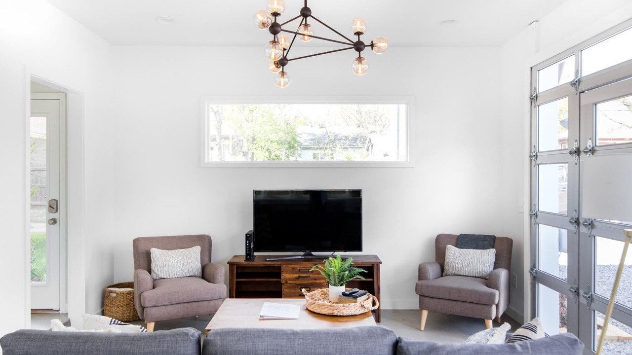 Photo of Livingroom in 12 South