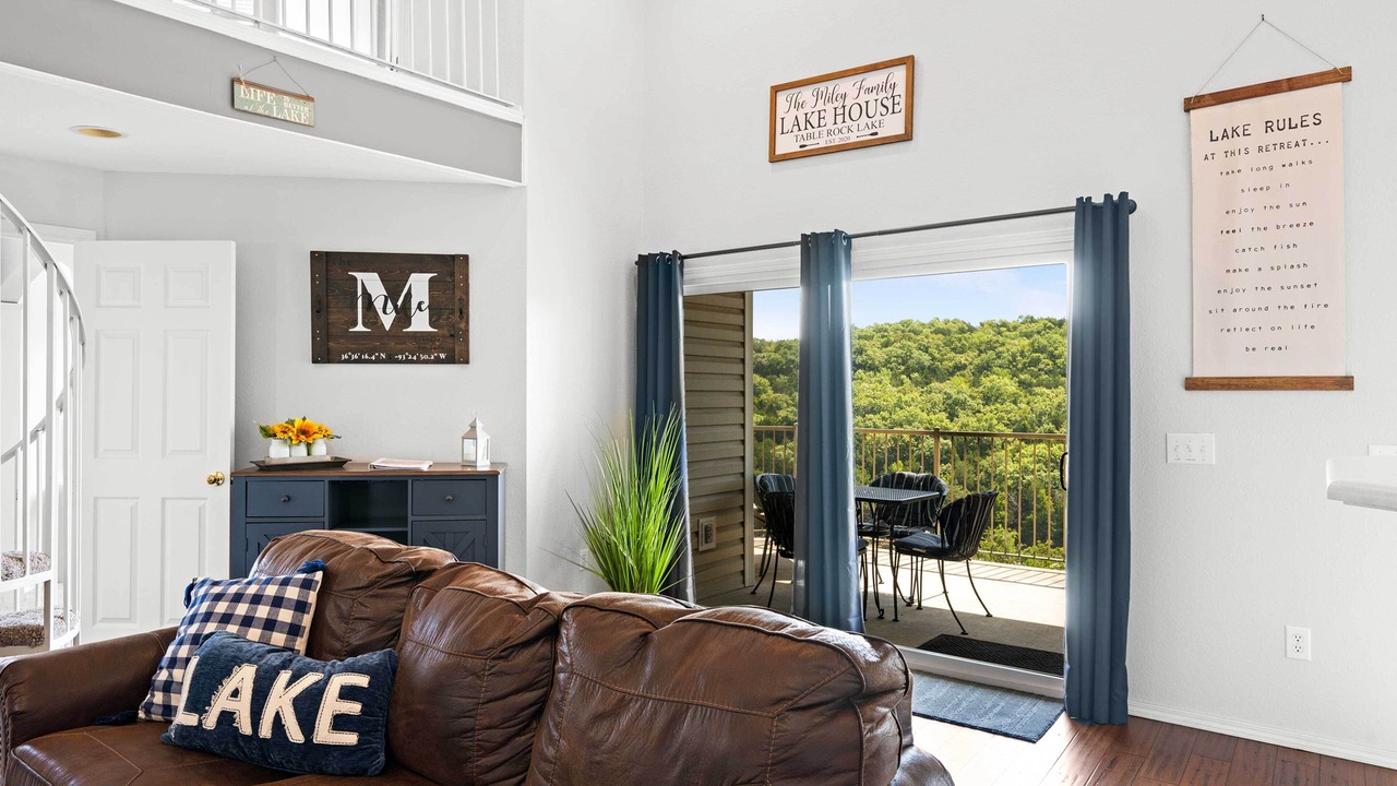 Photo of Livingroom in Kimberling City