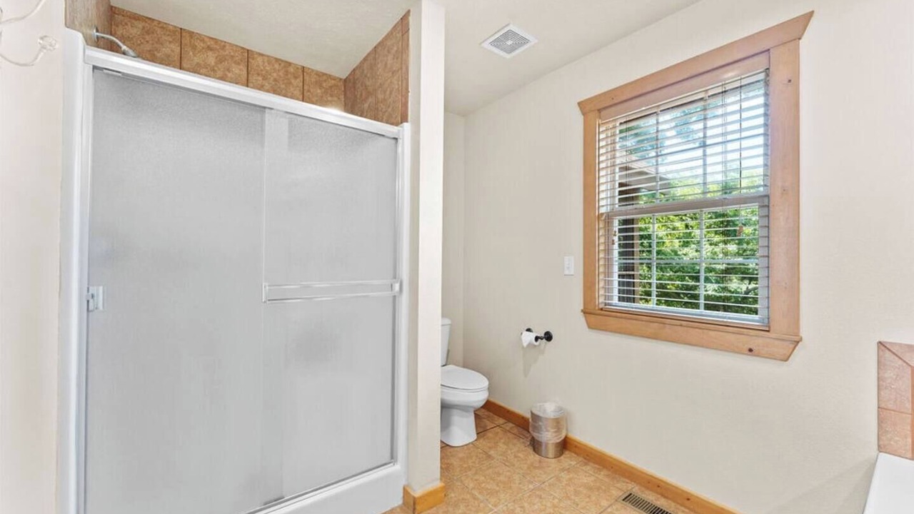 Photo of Bathroom in Reeds Spring