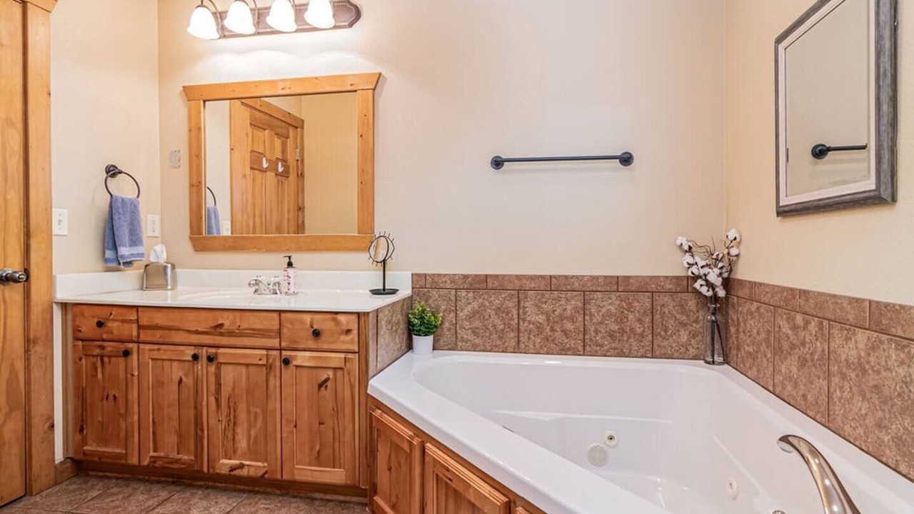 Photo of Bathroom in Reeds Spring