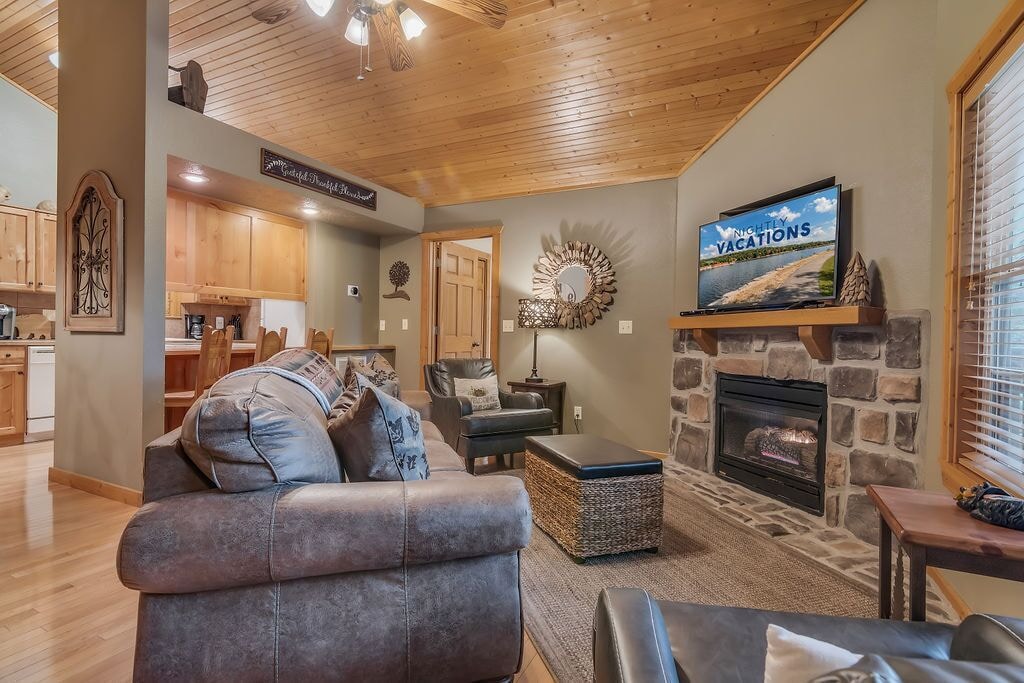 Photo of Livingroom in Reeds Spring