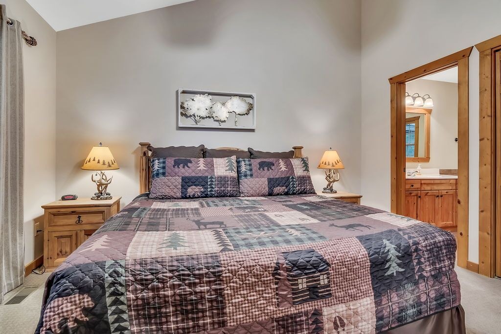Photo of Bedroom in Reeds Spring