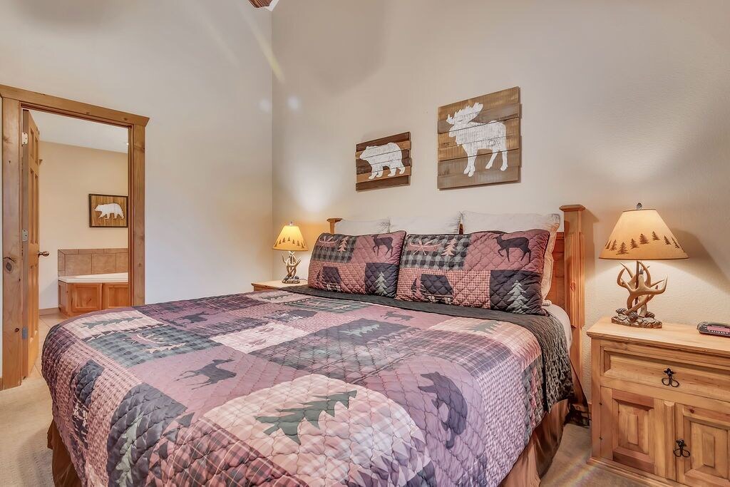 Photo of Bedroom in Reeds Spring