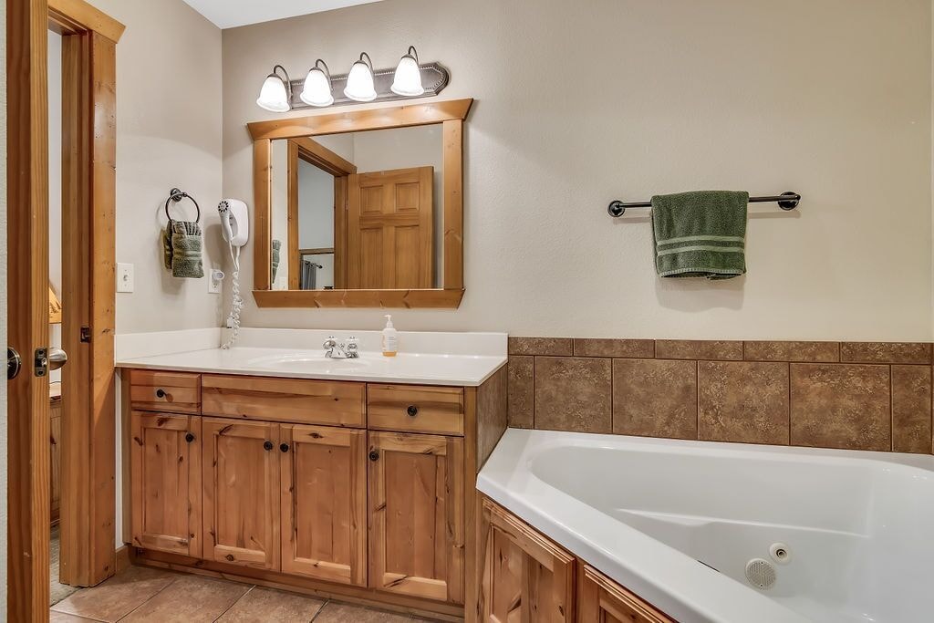 Photo of Bathroom in Reeds Spring