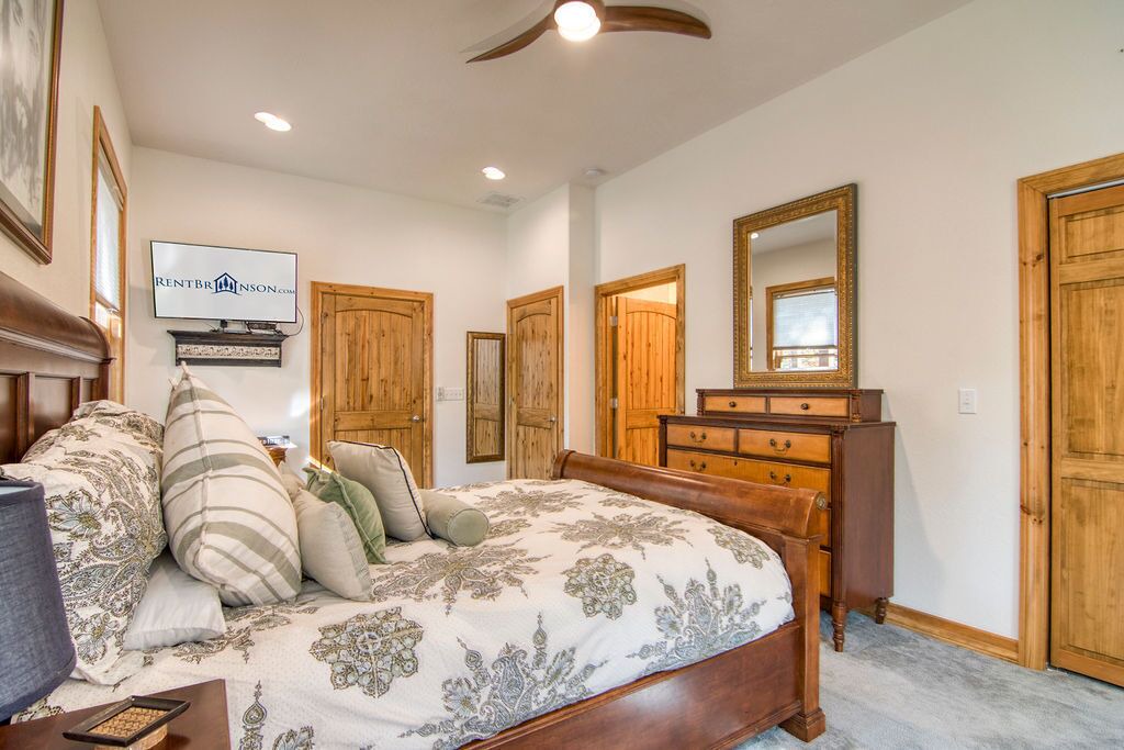 Photo of Bedroom in Blue Eye