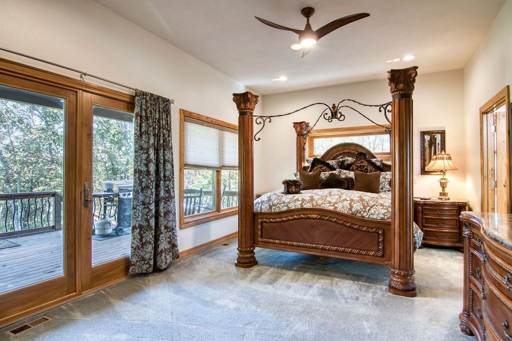 Photo of Bedroom in Blue Eye