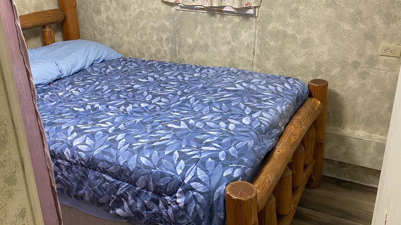Photo of Bedroom in Blue Eye
