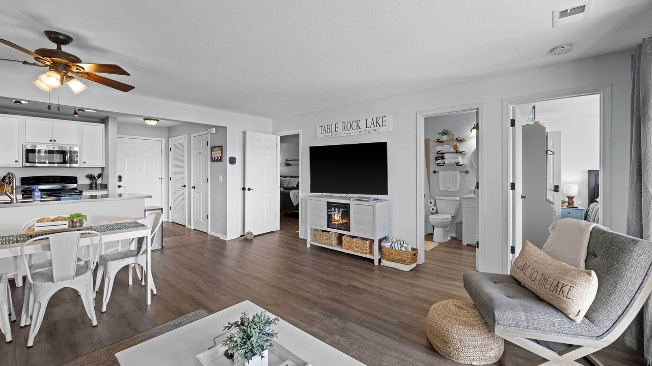 Photo of Livingroom in Kimberling City