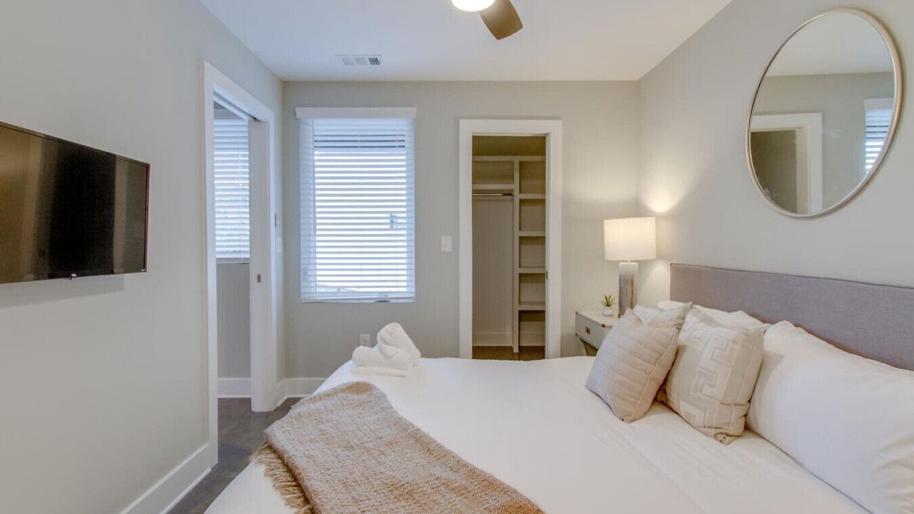 Photo of Bedroom in Hadley - Washington