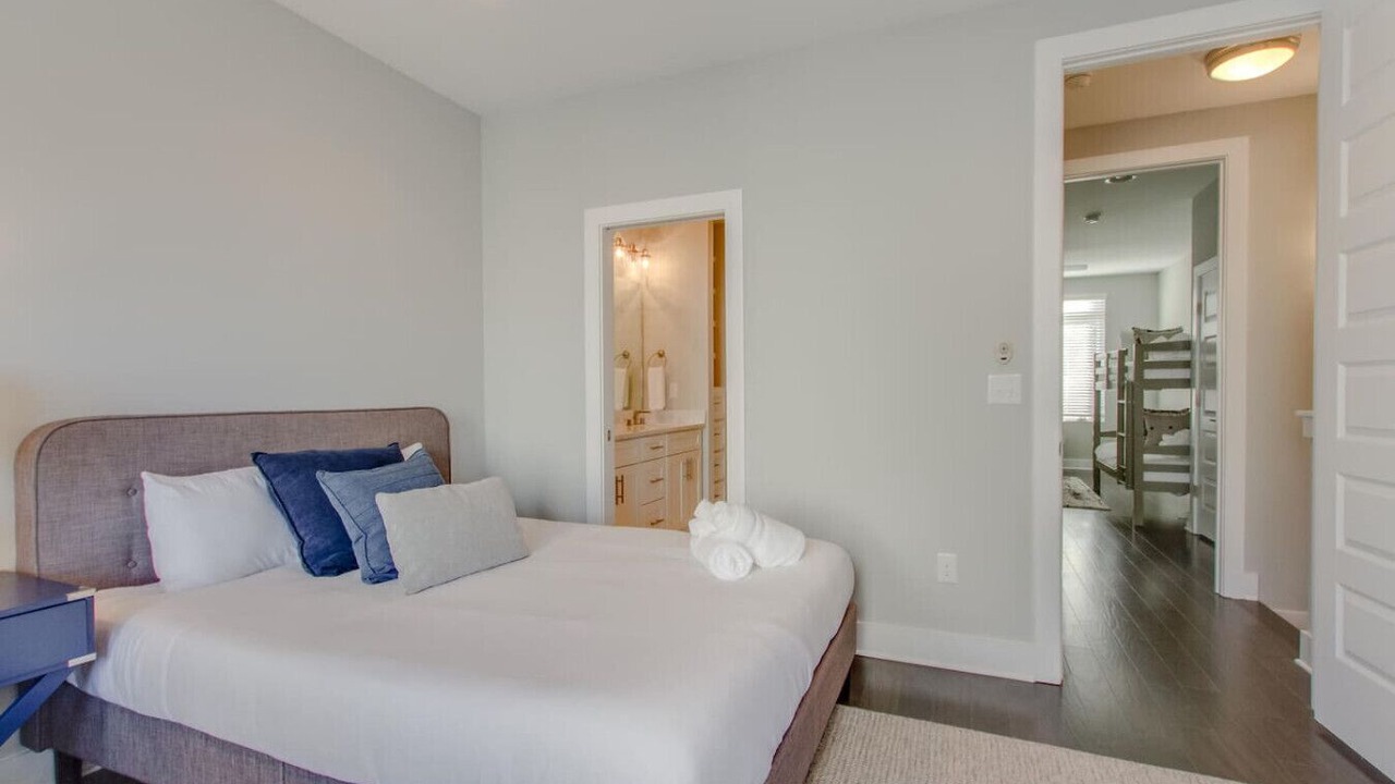 Photo of Bedroom in Hadley - Washington