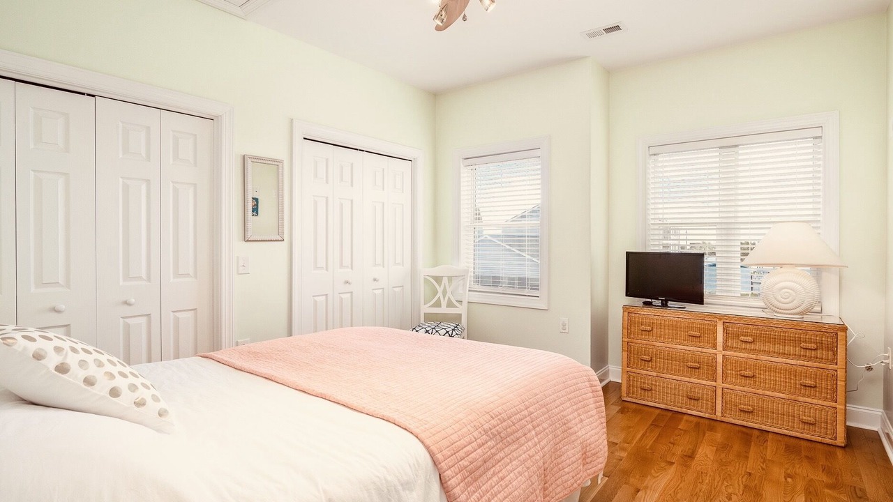Photo of Bedroom in Atlantic Beach