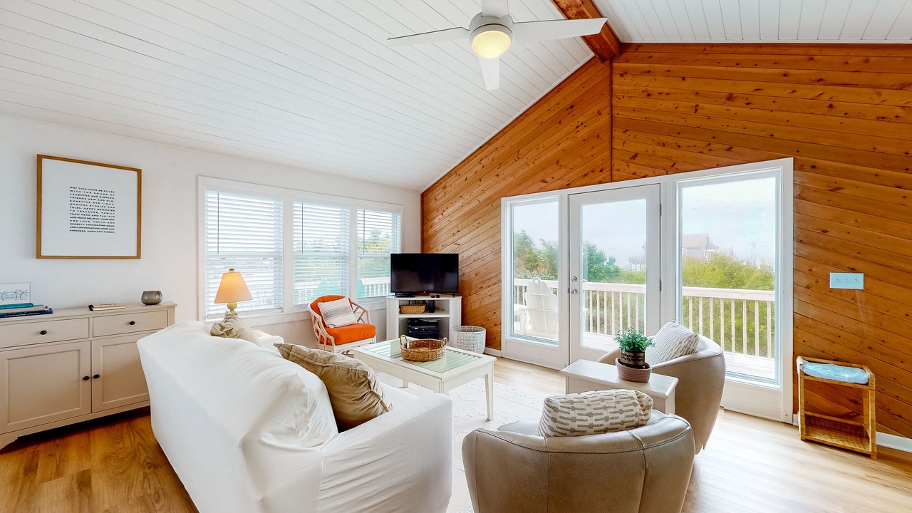 Photo of Livingroom in Brigands' Bay
