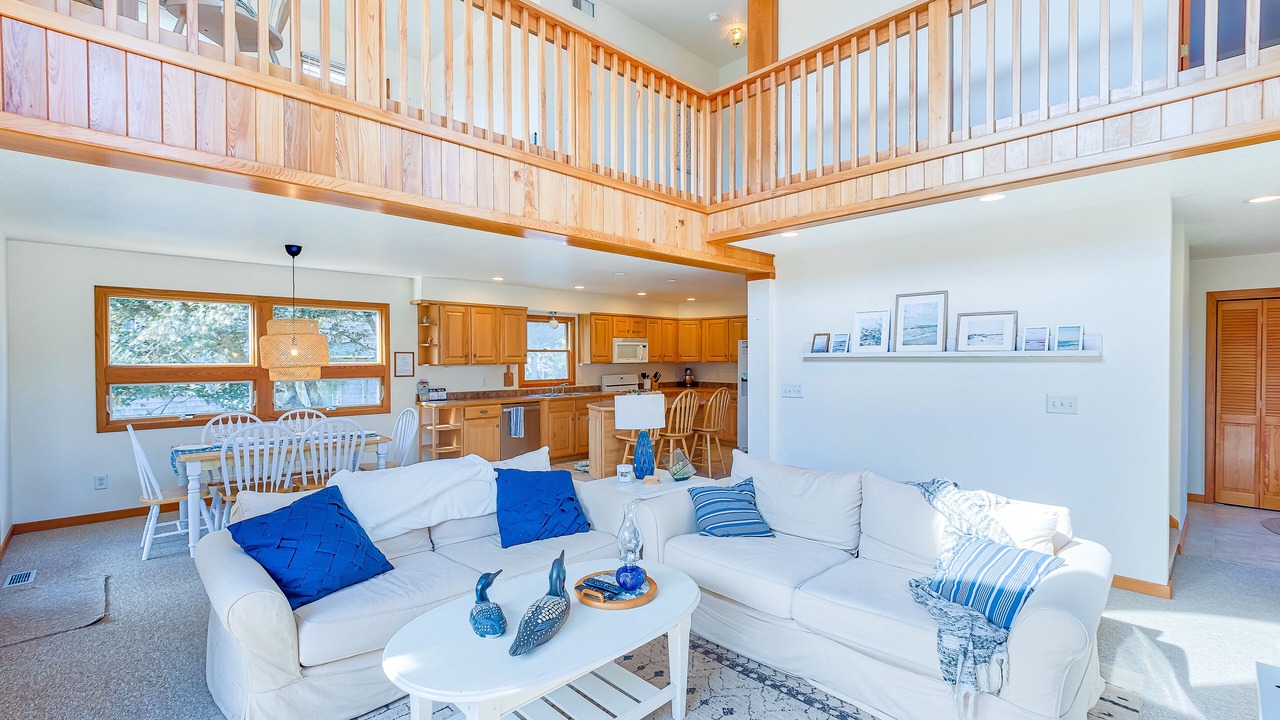 Photo of Livingroom in Brigands' Bay