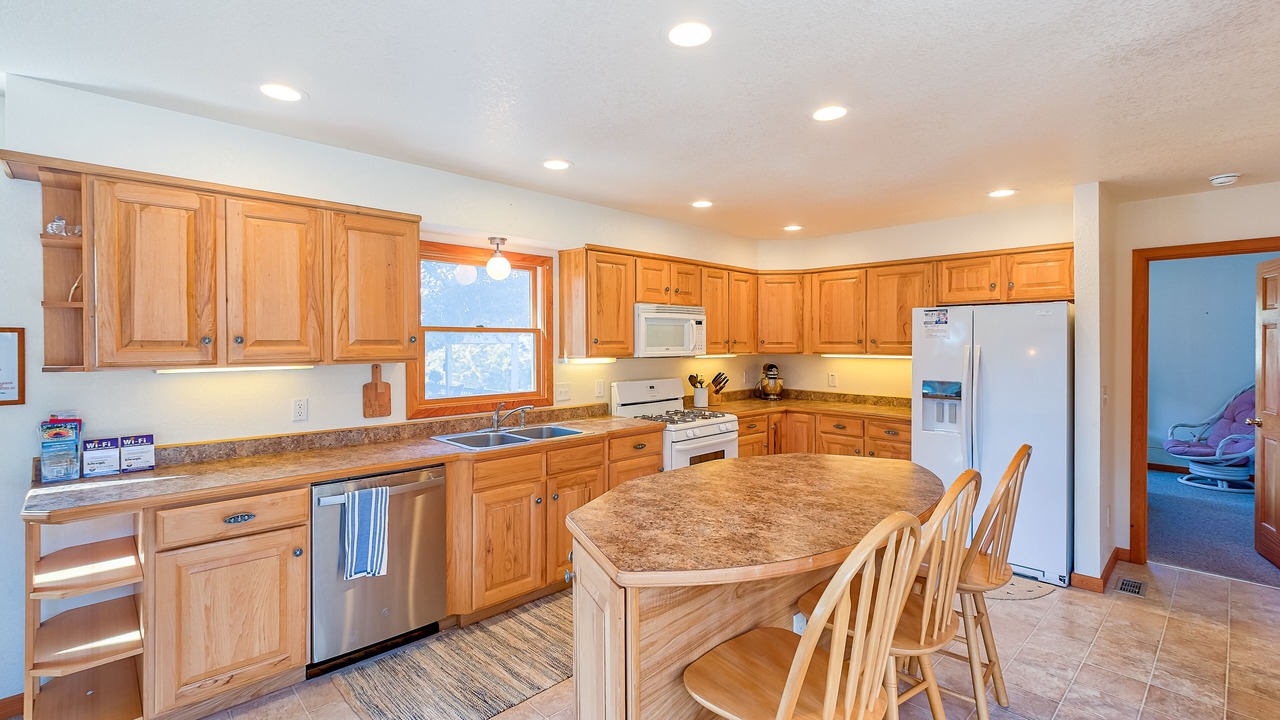 Photo of Kitchen in Brigands' Bay