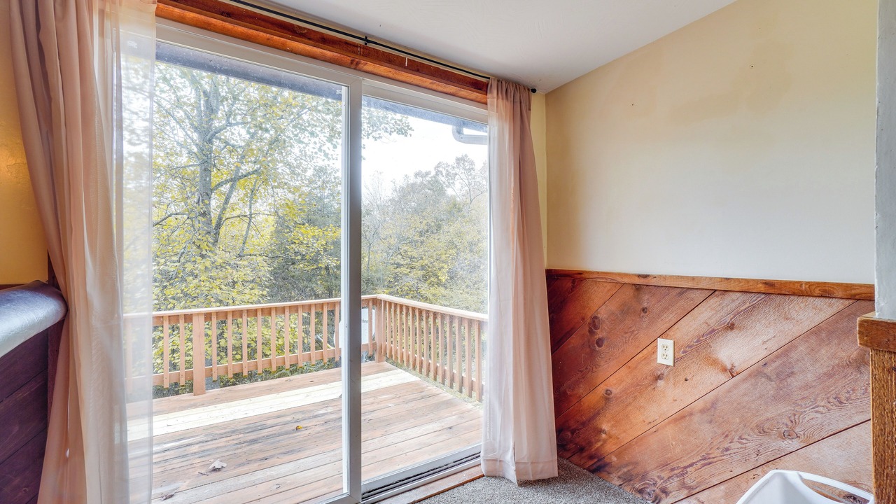 Photo of Bedroom in Shell Knob