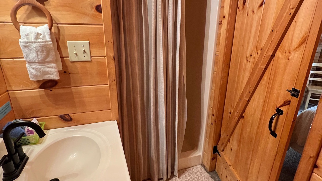 Photo of Bathroom in Shell Knob
