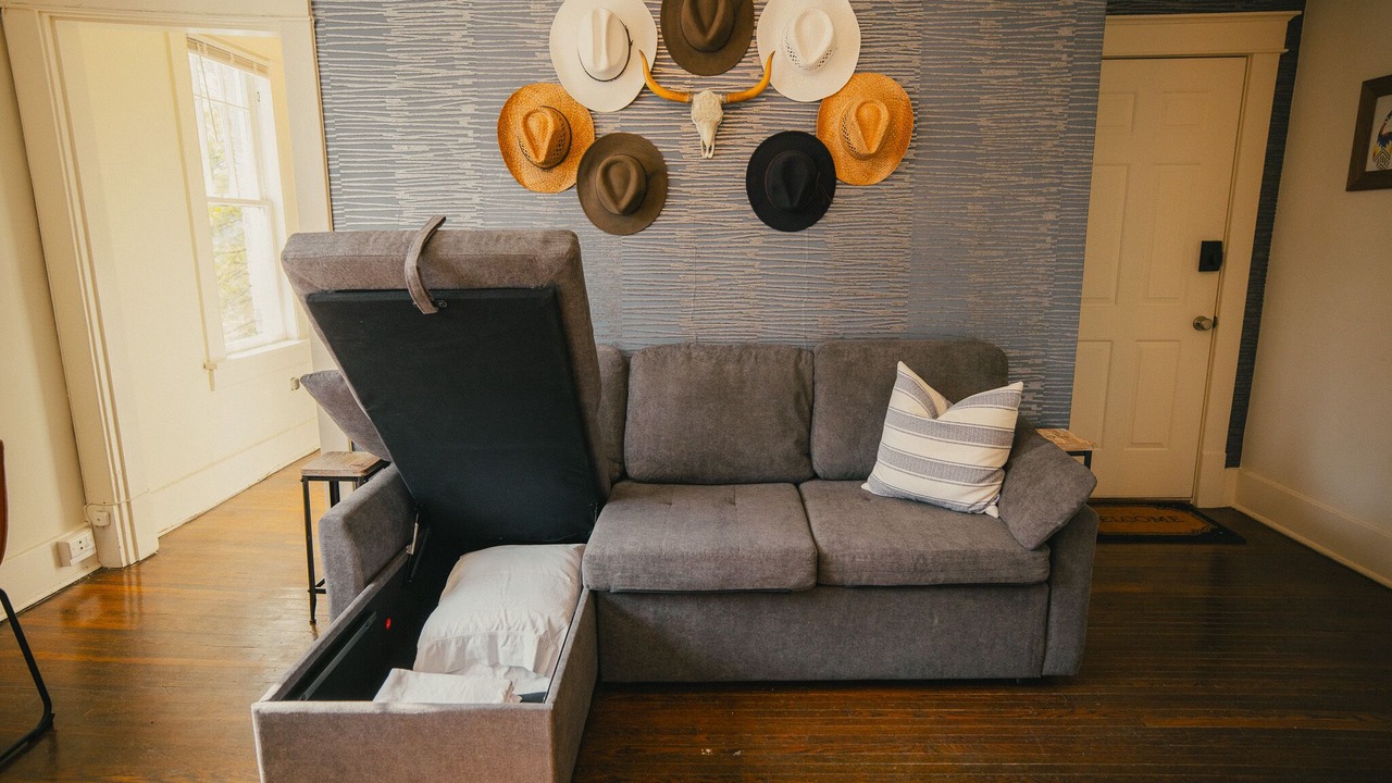 Photo of Livingroom in Hillsboro Village
