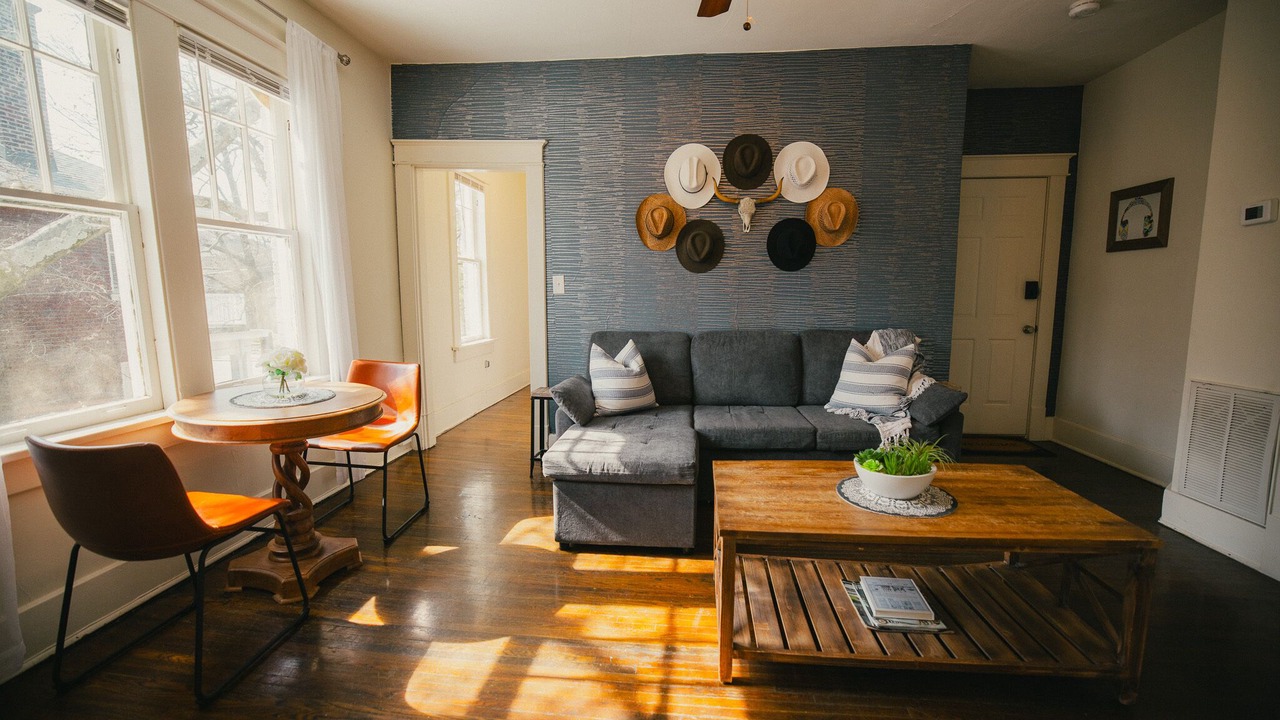 Photo of Livingroom in Hillsboro Village