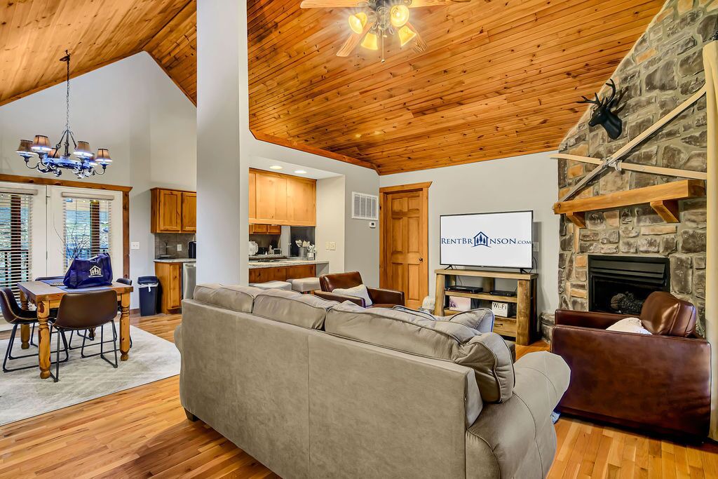 Photo of Livingroom in Branson West