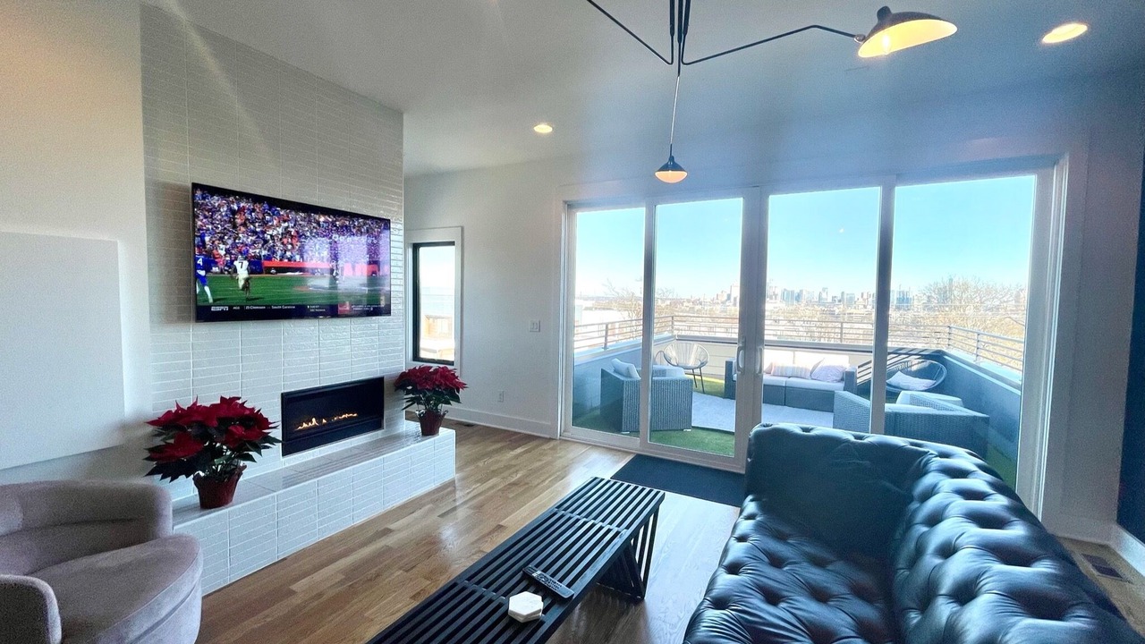 Photo of Livingroom in Hadley - Washington