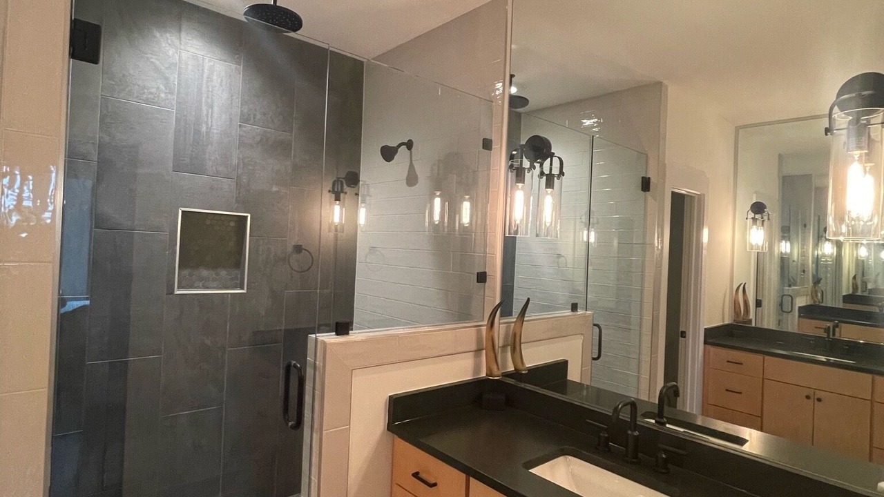 Photo of Bathroom in Hadley - Washington
