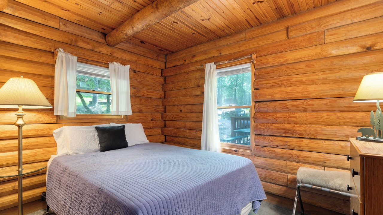 Photo of Bedroom in Shell Knob