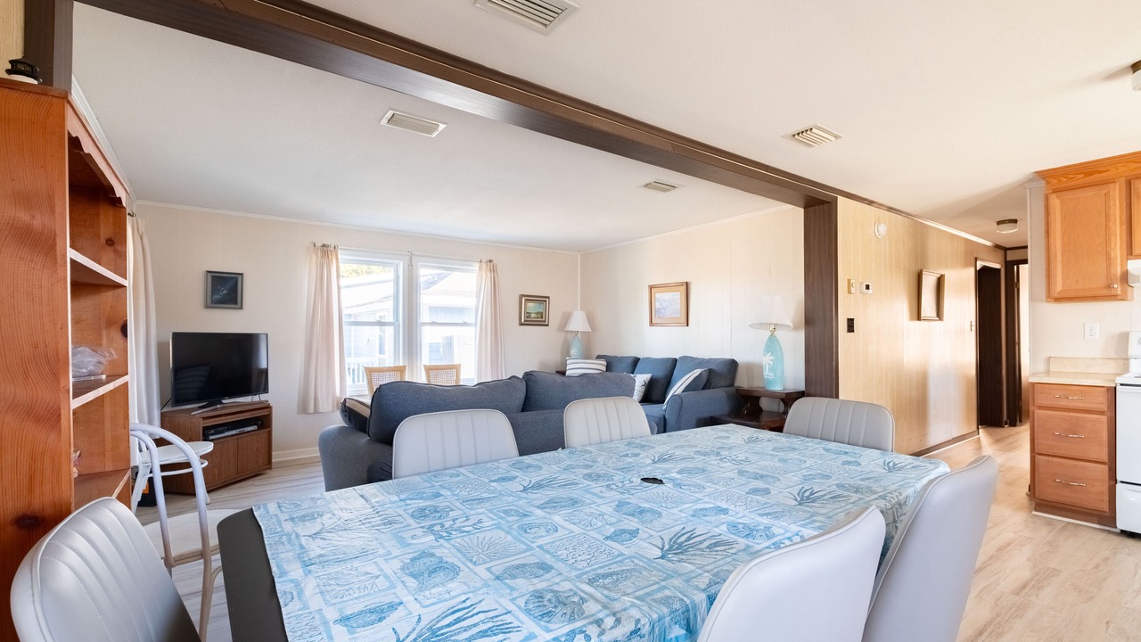Photo of Livingroom in Brigands' Bay