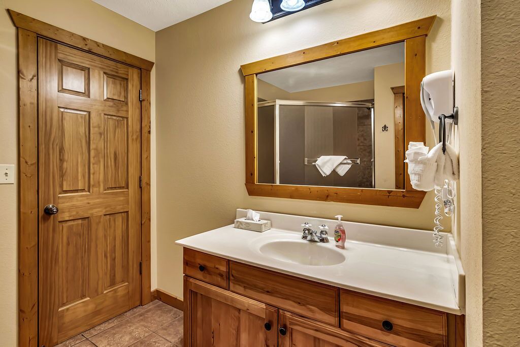 Photo of Bathroom in Reeds Spring