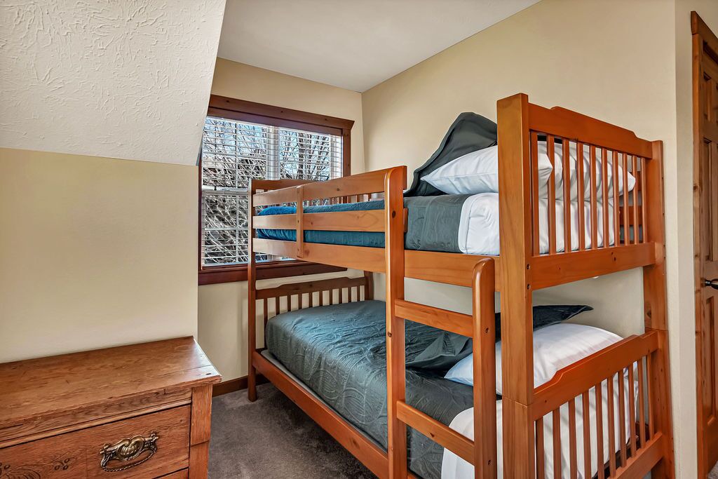 Photo of Bedroom in Reeds Spring