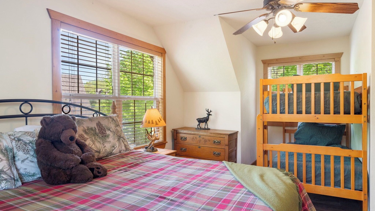 Photo of Bedroom in Reeds Spring
