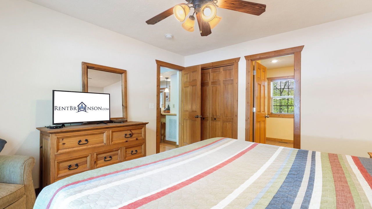 Photo of Bedroom in Reeds Spring