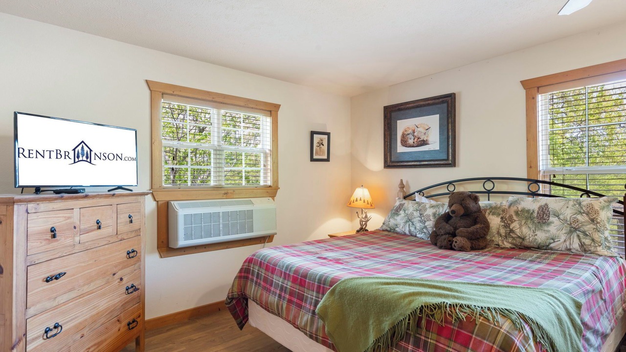 Photo of Bedroom in Reeds Spring
