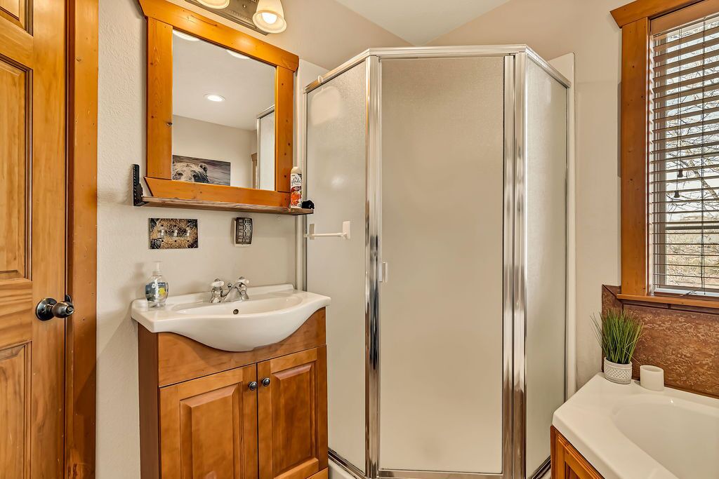 Photo of Bathroom in Reeds Spring