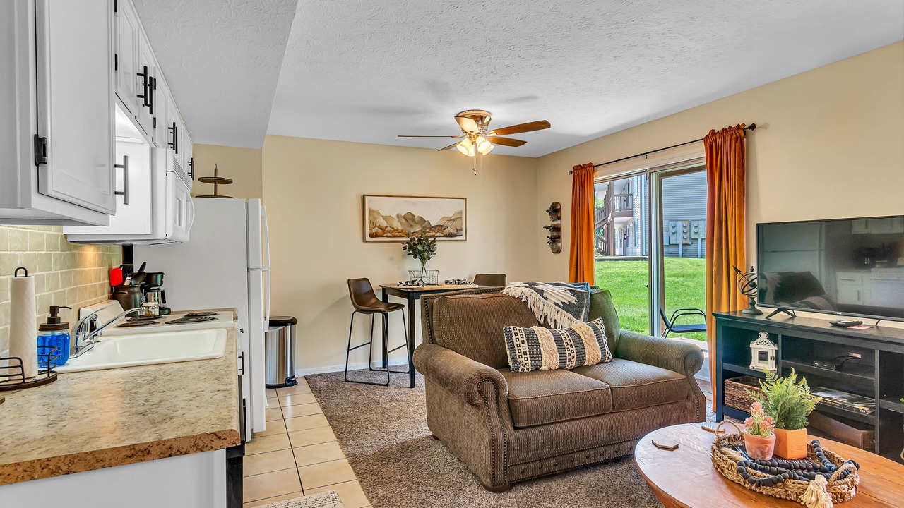 Photo of Livingroom in Hollister