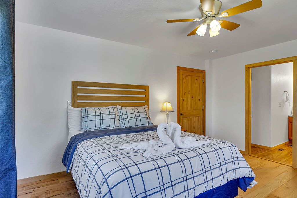 Photo of Bedroom in Blue Eye
