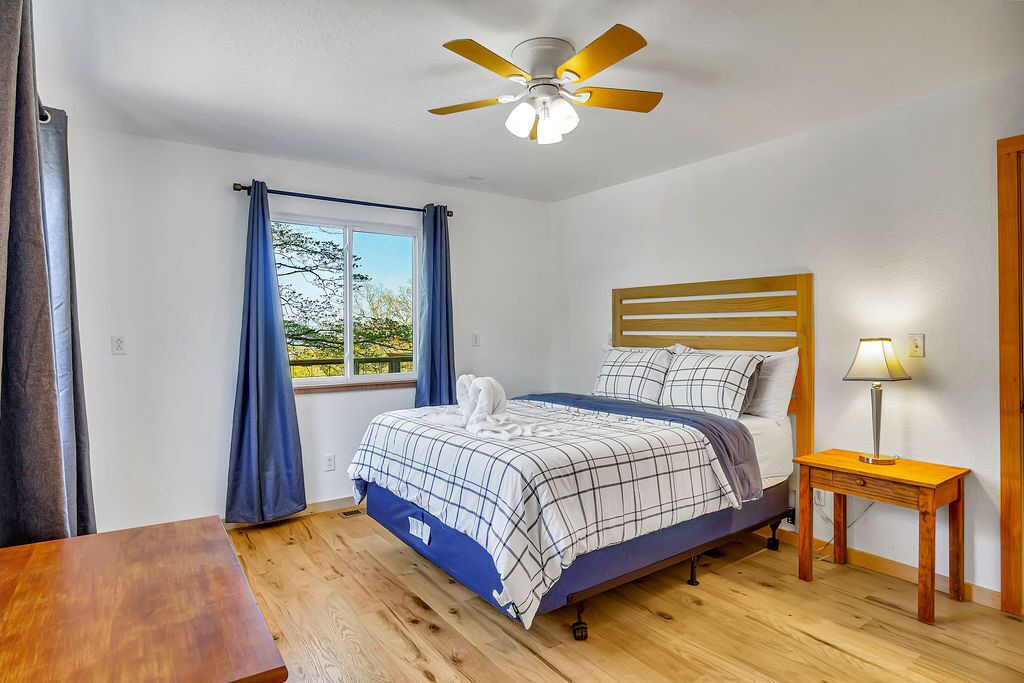 Photo of Bedroom in Blue Eye