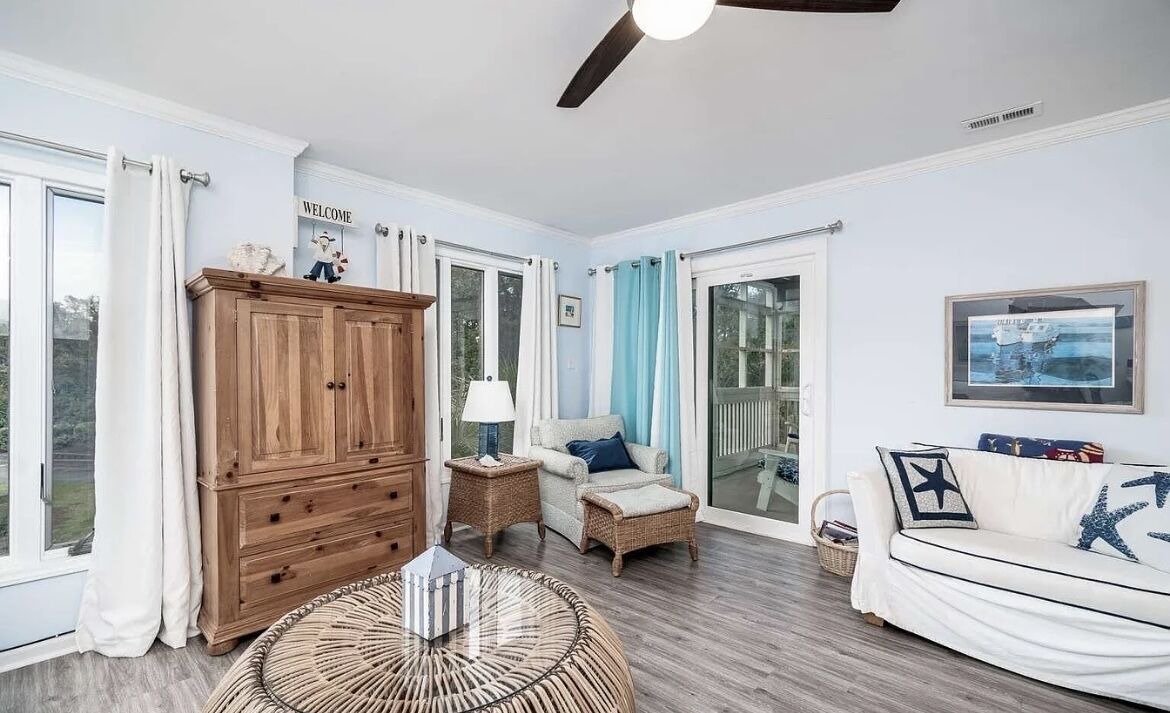 Photo of Livingroom in Emerald Isle