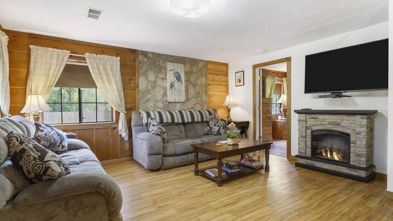 Photo of Livingroom in Kirbyville