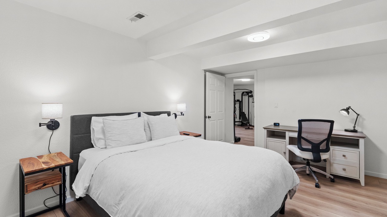 Photo of Bedroom in I-435 West KC-KS