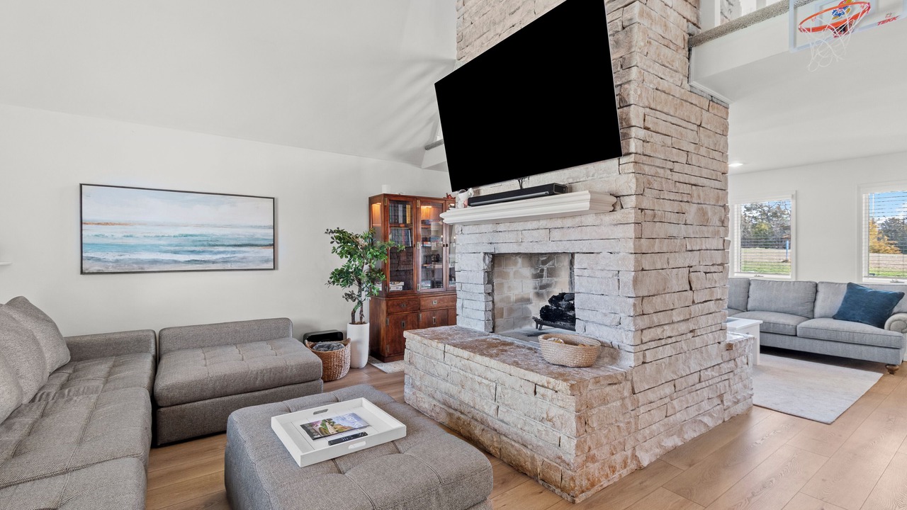 Photo of Livingroom in I-435 West KC-KS