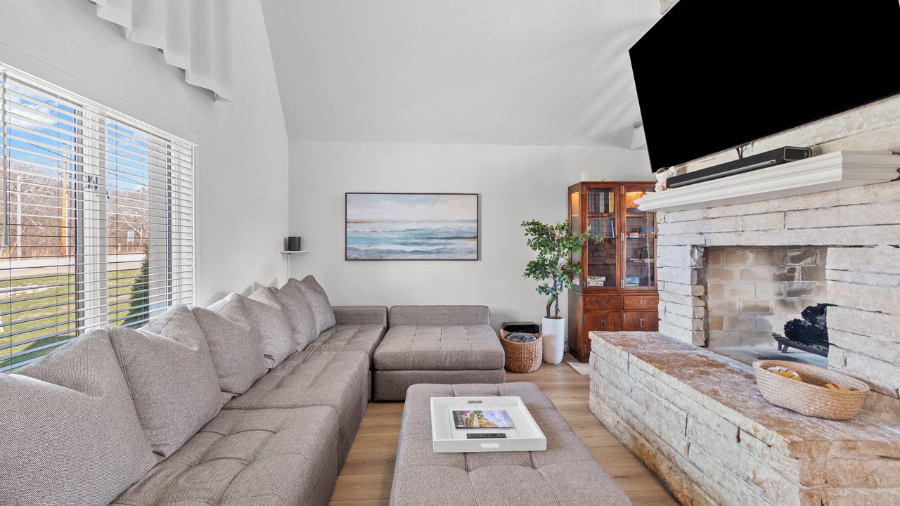 Photo of Livingroom in I-435 West KC-KS