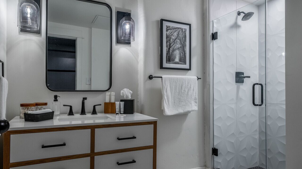 Photo of Bathroom in West Main Historic District